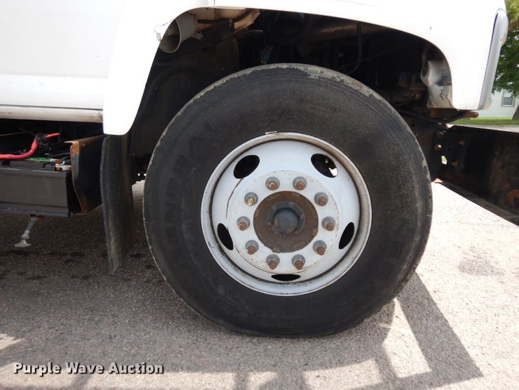 image for item HA9253 2003 GMC C7500  forestry bucket truck