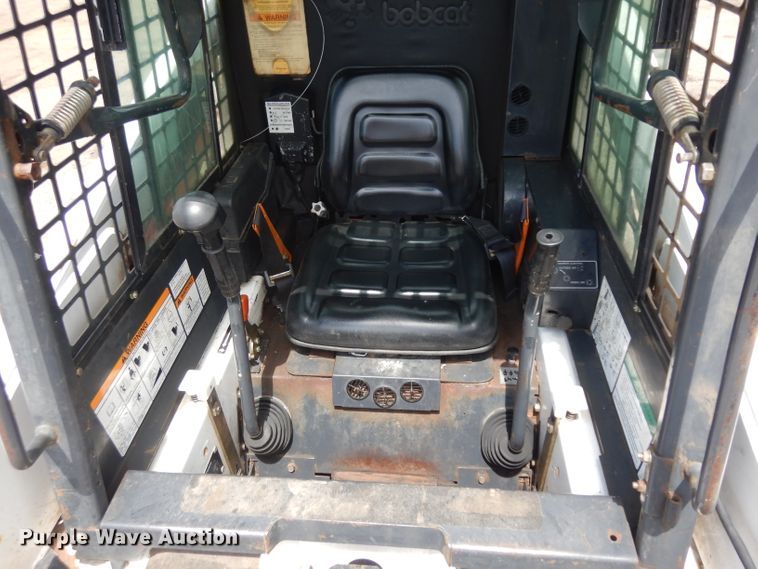 image for item HA9255 2003 Bobcat 553  skid steer loader