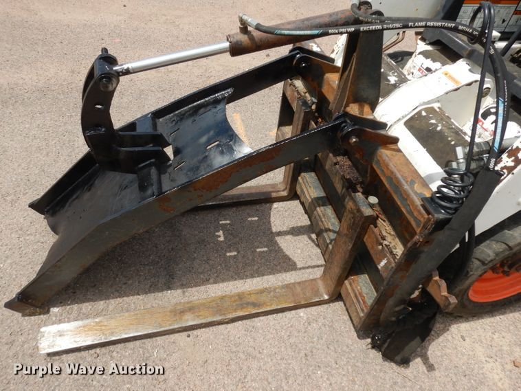 image for item HA9255 2003 Bobcat 553  skid steer loader