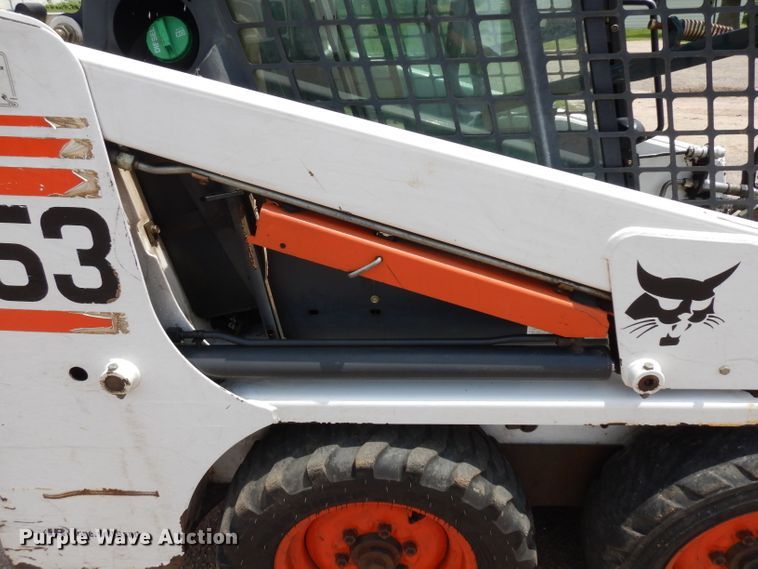 image for item HA9255 2003 Bobcat 553  skid steer loader