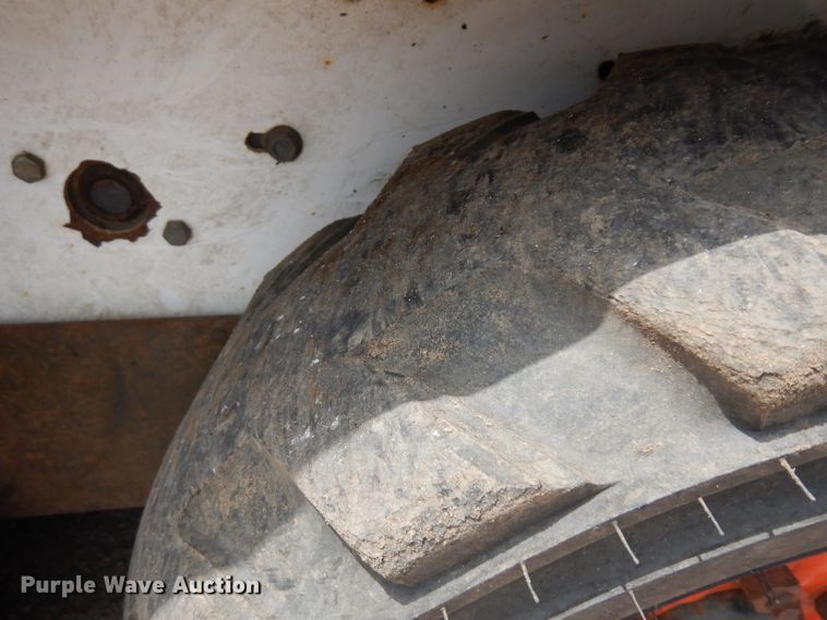 image for item HA9255 2003 Bobcat 553  skid steer loader