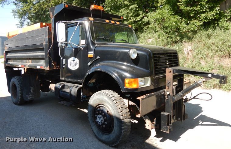 image for item HA9282 1993 International 4900  dump truck