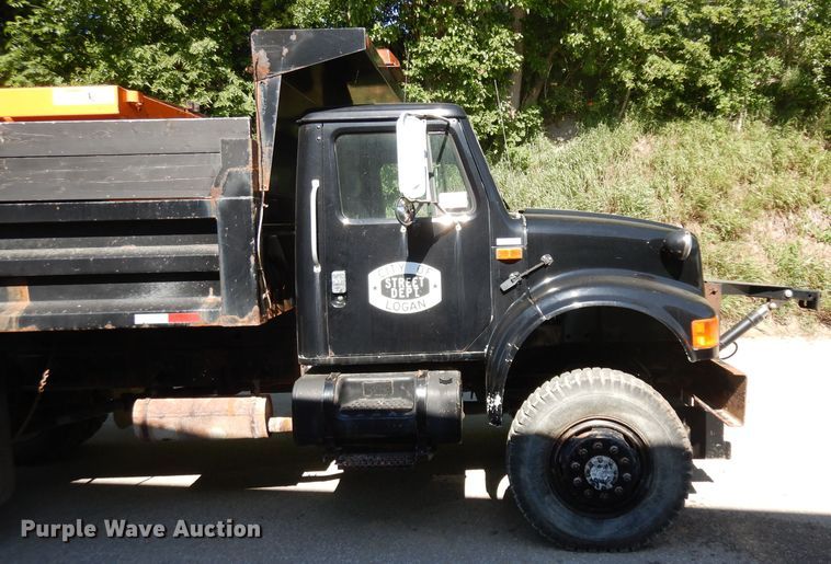 image for item HA9282 1993 International 4900  dump truck