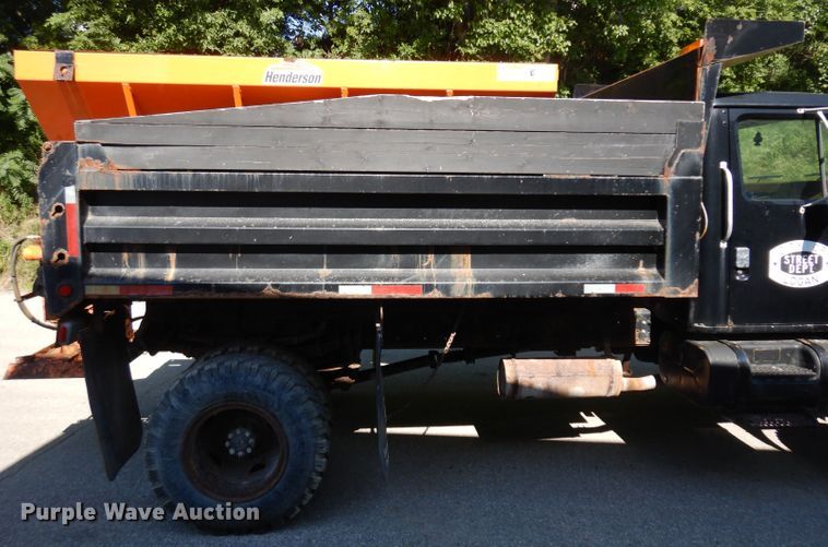 image for item HA9282 1993 International 4900  dump truck