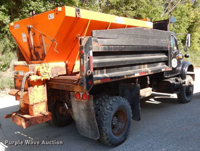 image for item HA9282 1993 International 4900  dump truck