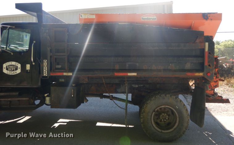 image for item HA9282 1993 International 4900  dump truck