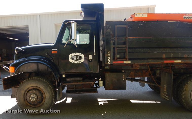 image for item HA9282 1993 International 4900  dump truck