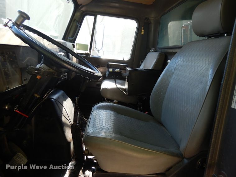 image for item HA9282 1993 International 4900  dump truck