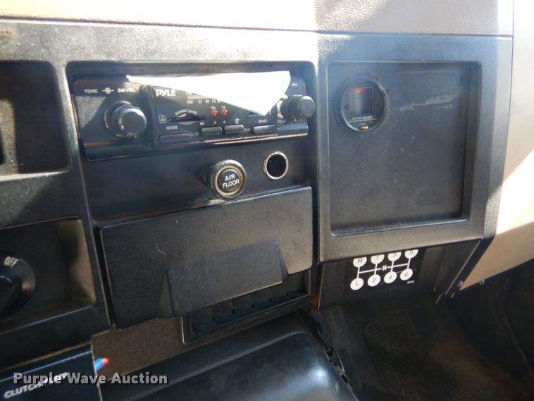 image for item HA9282 1993 International 4900  dump truck