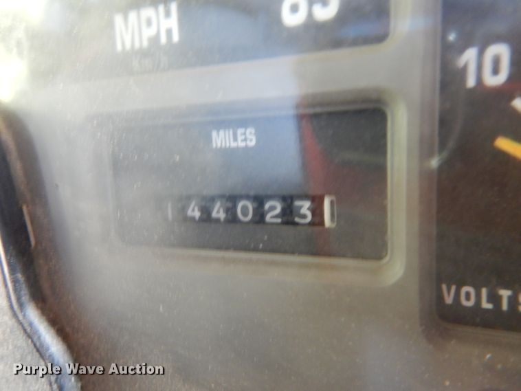 image for item HA9282 1993 International 4900  dump truck