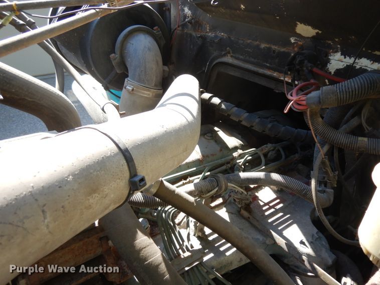 image for item HA9282 1993 International 4900  dump truck