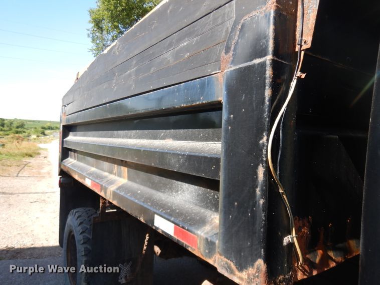 image for item HA9282 1993 International 4900  dump truck