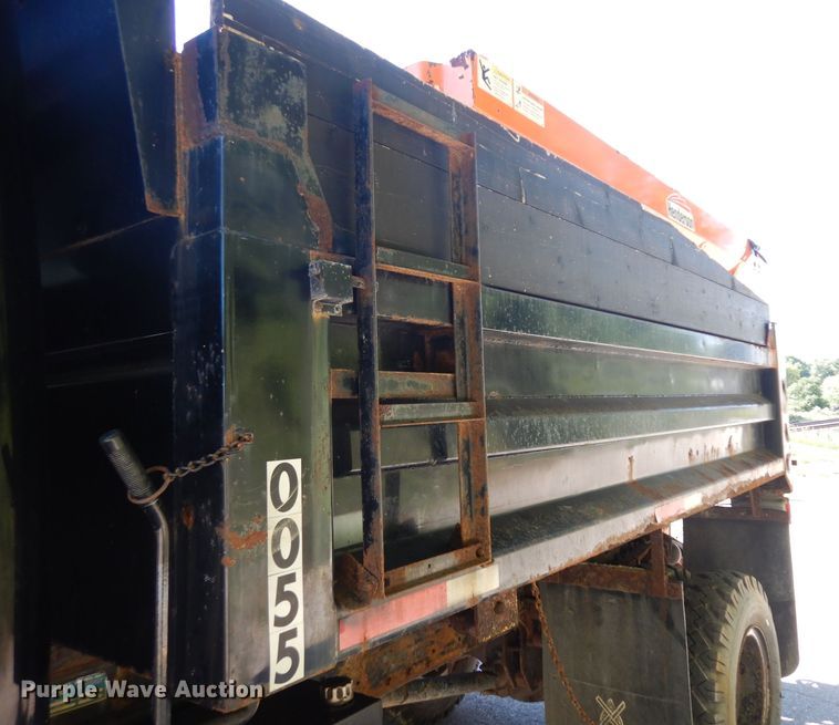 image for item HA9282 1993 International 4900  dump truck