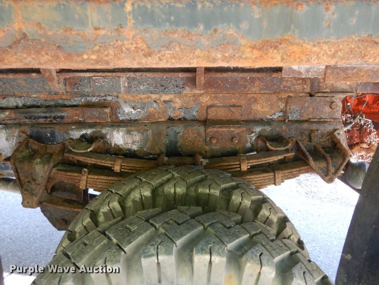 image for item HA9282 1993 International 4900  dump truck