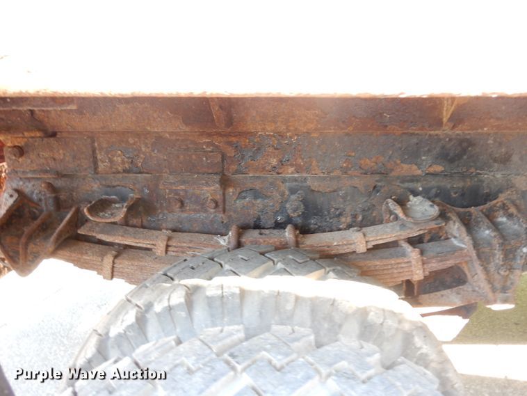 image for item HA9282 1993 International 4900  dump truck