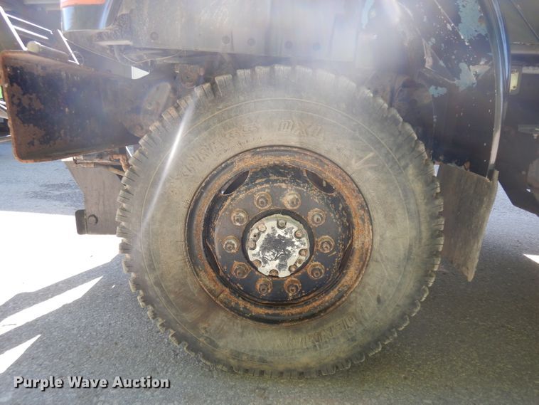 image for item HA9282 1993 International 4900  dump truck