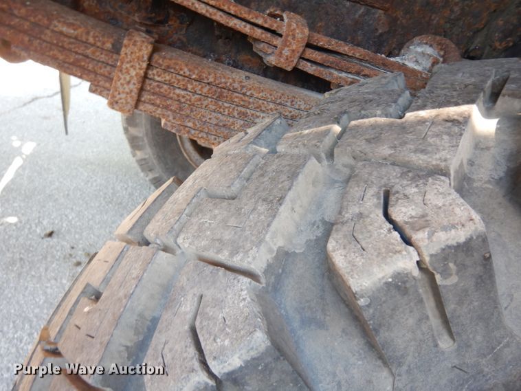 image for item HA9282 1993 International 4900  dump truck