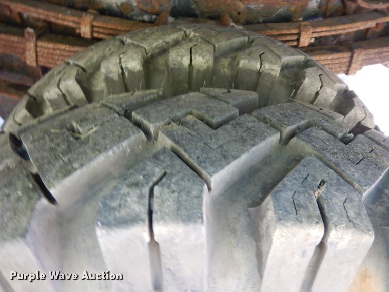 image for item HA9282 1993 International 4900  dump truck