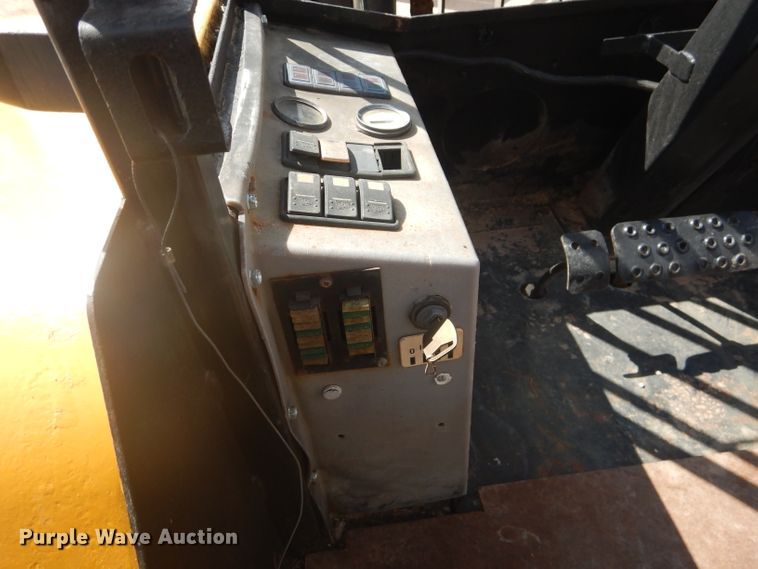 image for item HC9052 2005 JCB Loadall 520-50  forklift