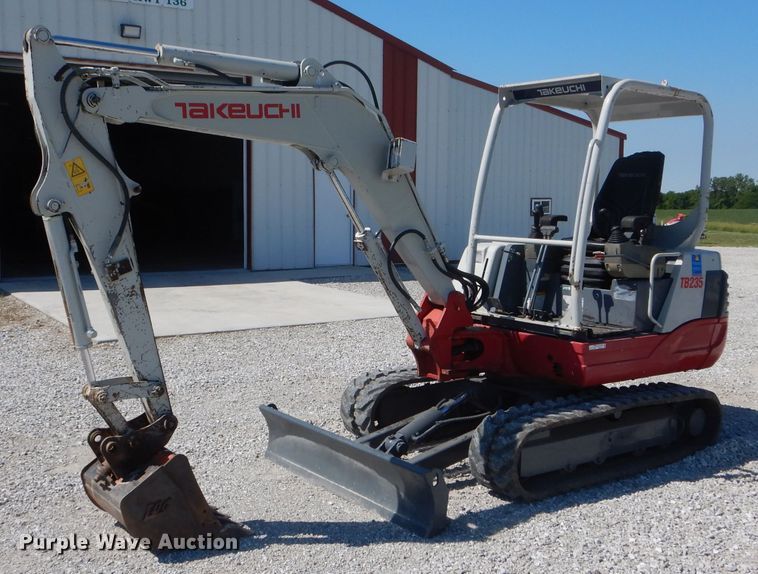 image for item HM9555 2013 Takeuchi TB235  mini excavator