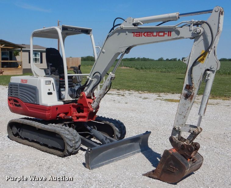 image for item HM9555 2013 Takeuchi TB235  mini excavator