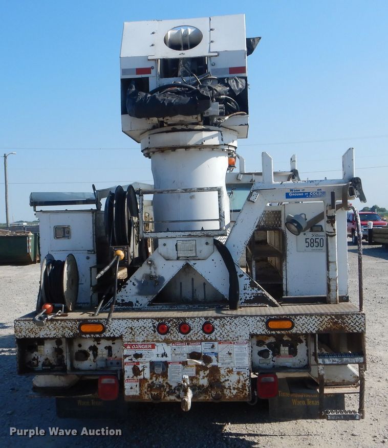 image for item HM9558 2000 GMC C7500  digger derrick truck