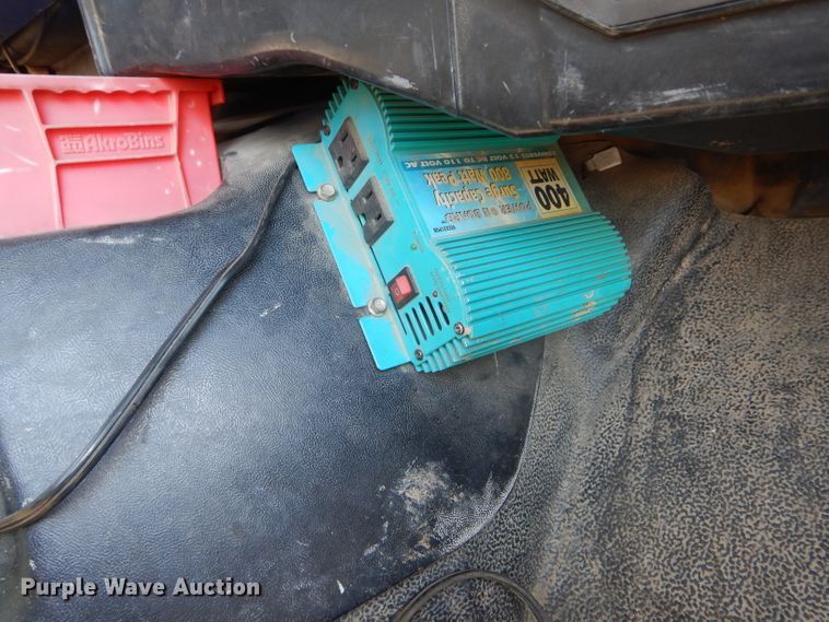 image for item HM9558 2000 GMC C7500  digger derrick truck