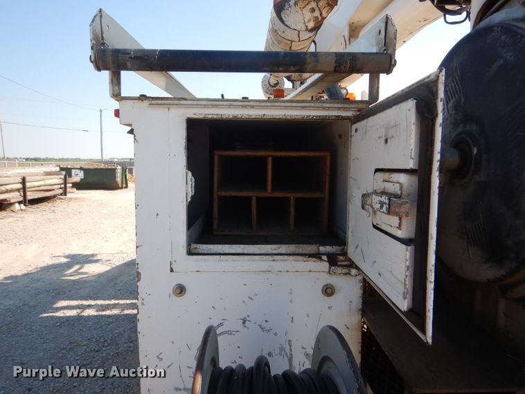 image for item HM9558 2000 GMC C7500  digger derrick truck