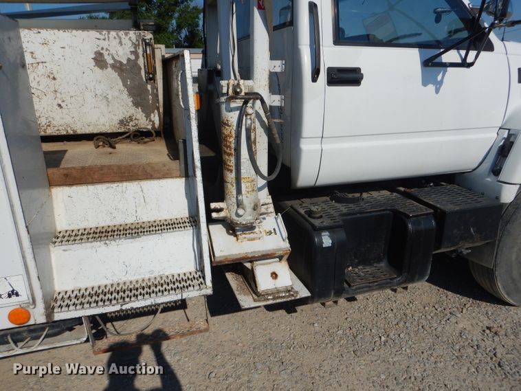 image for item HM9558 2000 GMC C7500  digger derrick truck