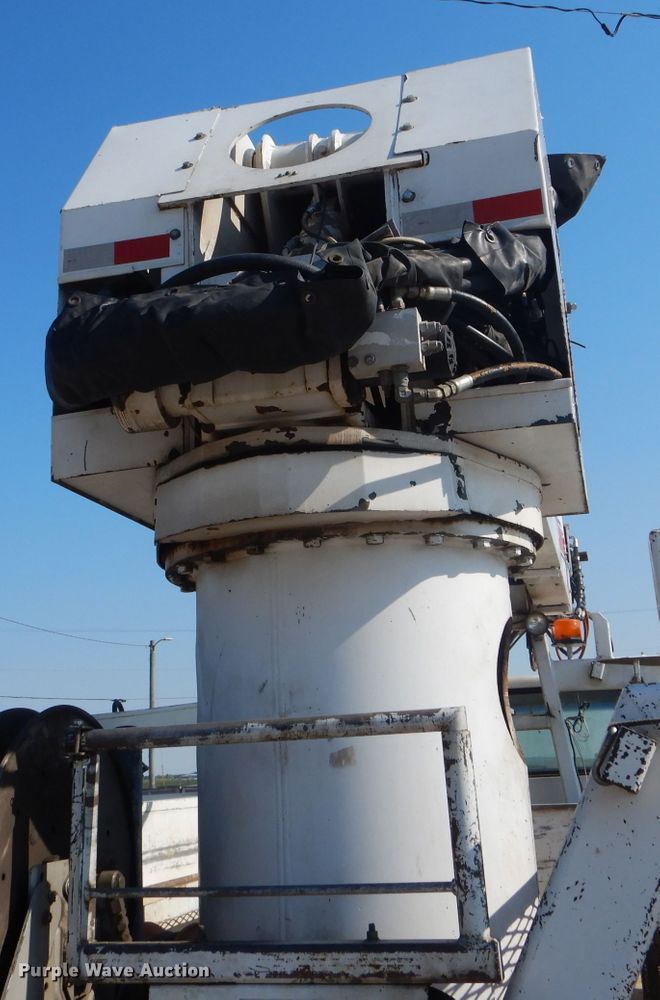 image for item HM9558 2000 GMC C7500  digger derrick truck