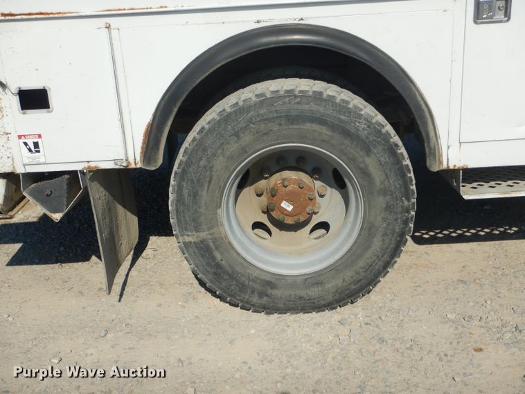 image for item HM9558 2000 GMC C7500  digger derrick truck