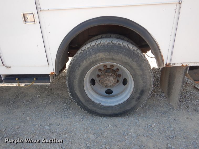 image for item HM9558 2000 GMC C7500  digger derrick truck