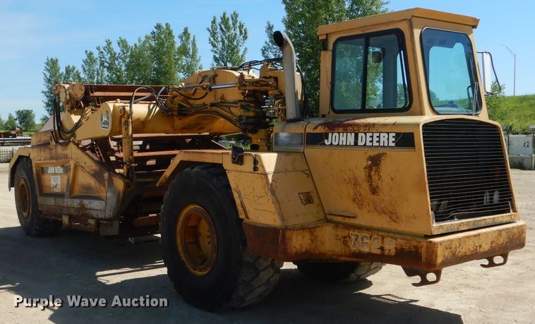 image for item HM9619 1995 John Deere 762B  elevating scraper