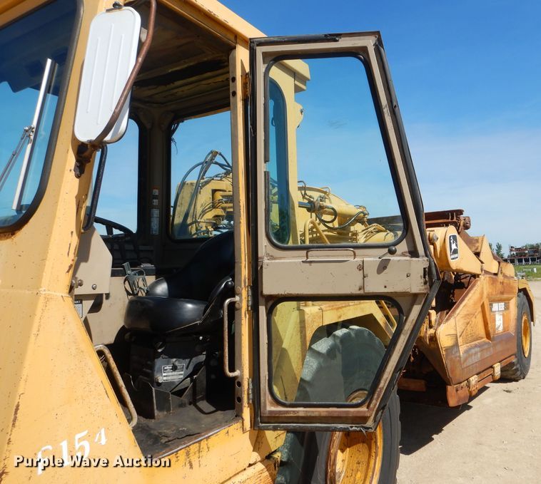 image for item HM9619 1995 John Deere 762B  elevating scraper