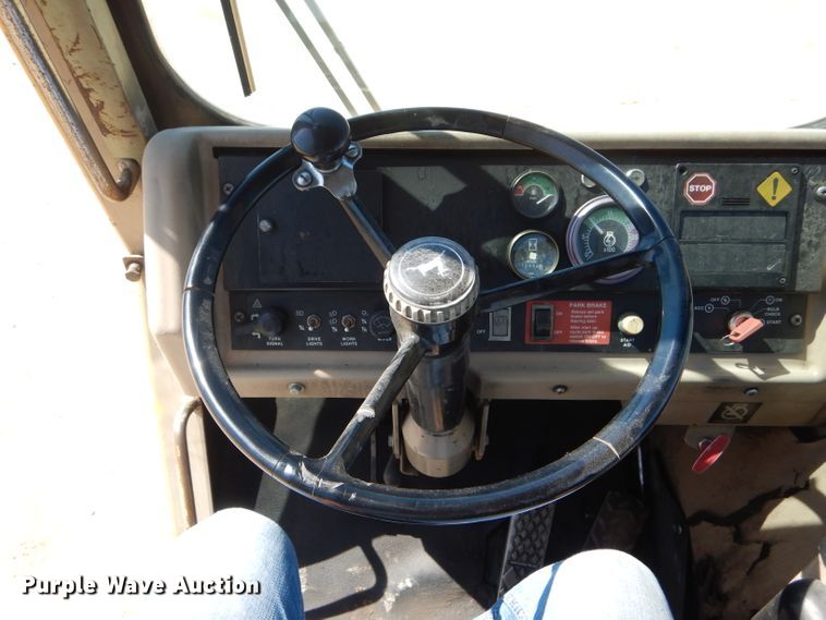 image for item HM9619 1995 John Deere 762B  elevating scraper