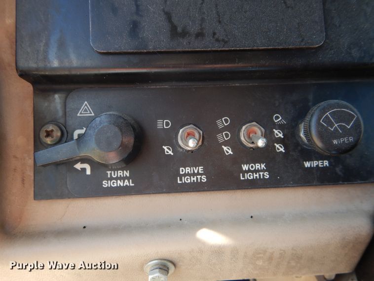 image for item HM9619 1995 John Deere 762B  elevating scraper