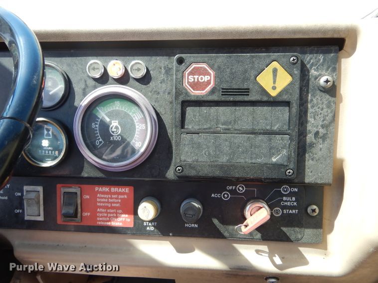 image for item HM9619 1995 John Deere 762B  elevating scraper