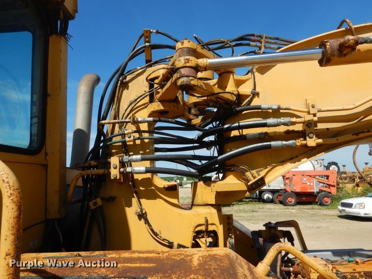 image for item HM9619 1995 John Deere 762B  elevating scraper