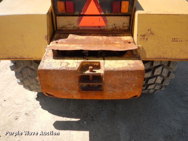 image for item HM9619 1995 John Deere 762B  elevating scraper