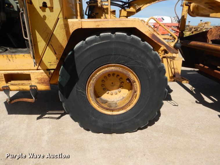 image for item HM9619 1995 John Deere 762B  elevating scraper