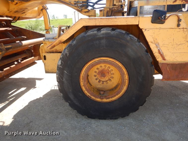 image for item HM9619 1995 John Deere 762B  elevating scraper