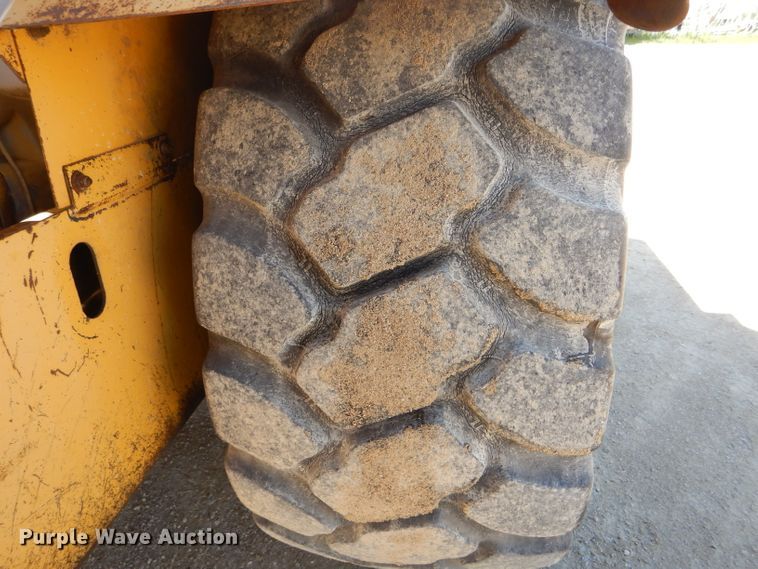 image for item HM9619 1995 John Deere 762B  elevating scraper