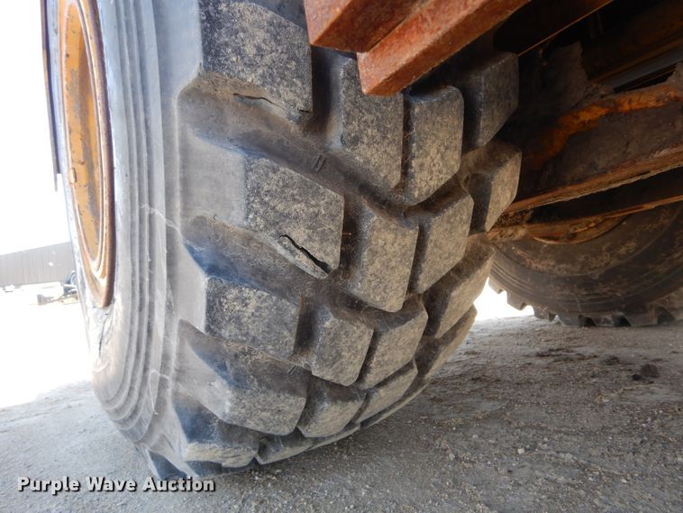 image for item HM9619 1995 John Deere 762B  elevating scraper