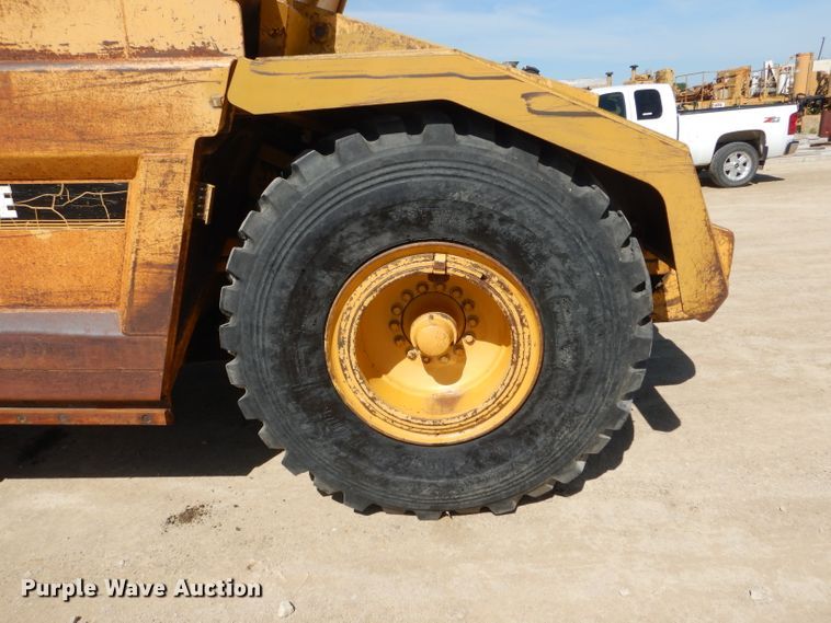 image for item HM9619 1995 John Deere 762B  elevating scraper