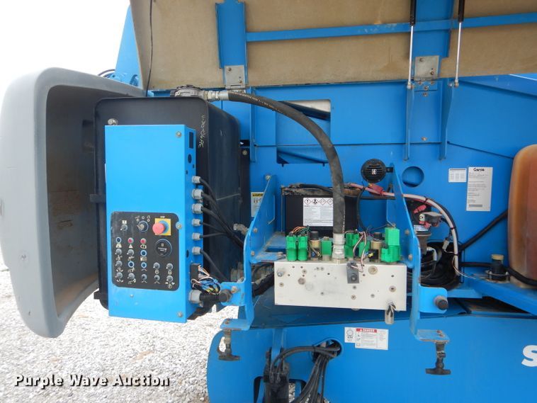 image for item HM9632 2007 Genie S-60  boom lift