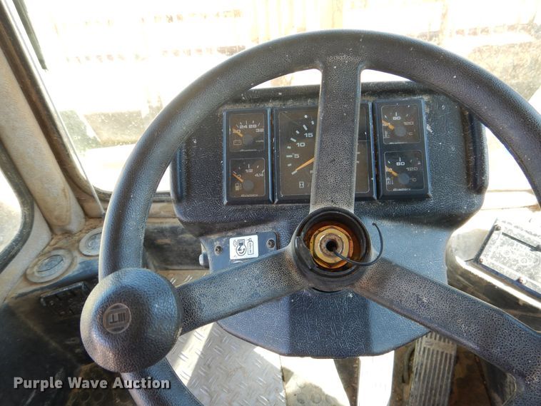 image for item HV9176 2001 Bomag BC771RB  landfill compactor