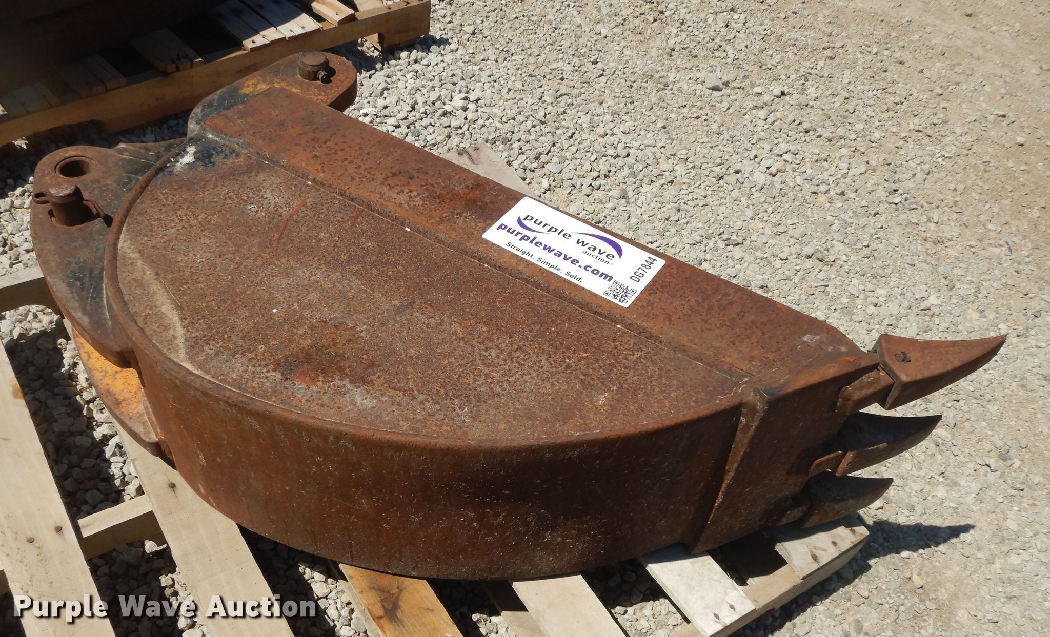 John Deere 310D backhoe bucket in Ottawa, KS Item DG7844 sold