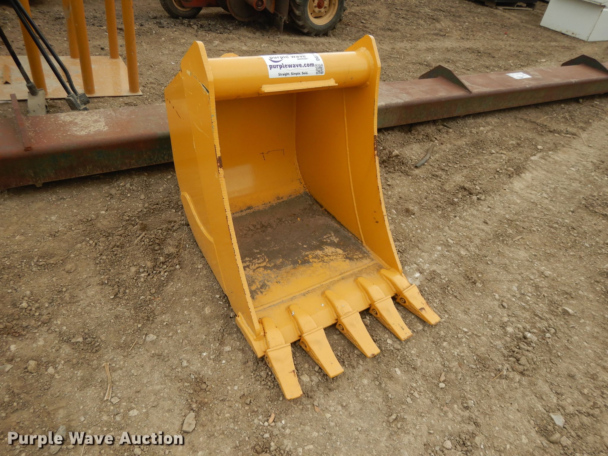John Deere 24"W backhoe bucket in Wamego, KS Item DG7901 sold