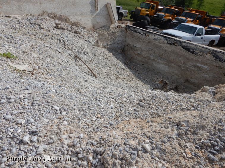 image for item DH5502 1987 Chevrolet C70  dump truck