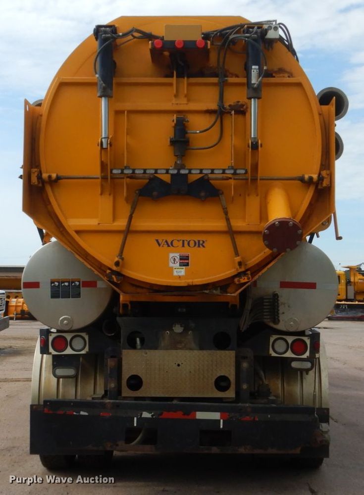 image for item DH5507 2007 Sterling L-Line  vacuum truck